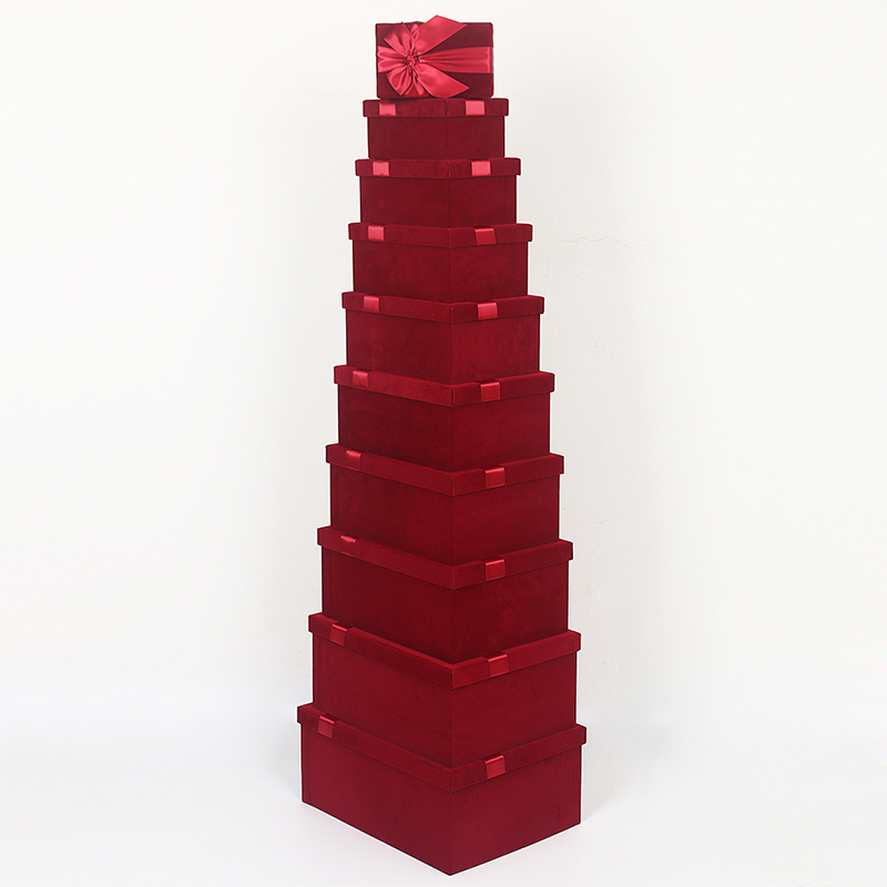 666 Embalaje de caja de regalo de peluche con parte inferior de encaje giratorio y apertura superior